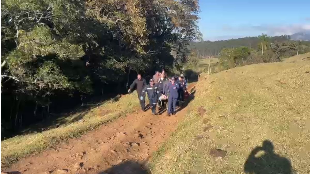 Turista sofre acidente durante passeio em Praia Grande e precisa ser socorrida de helicóptero