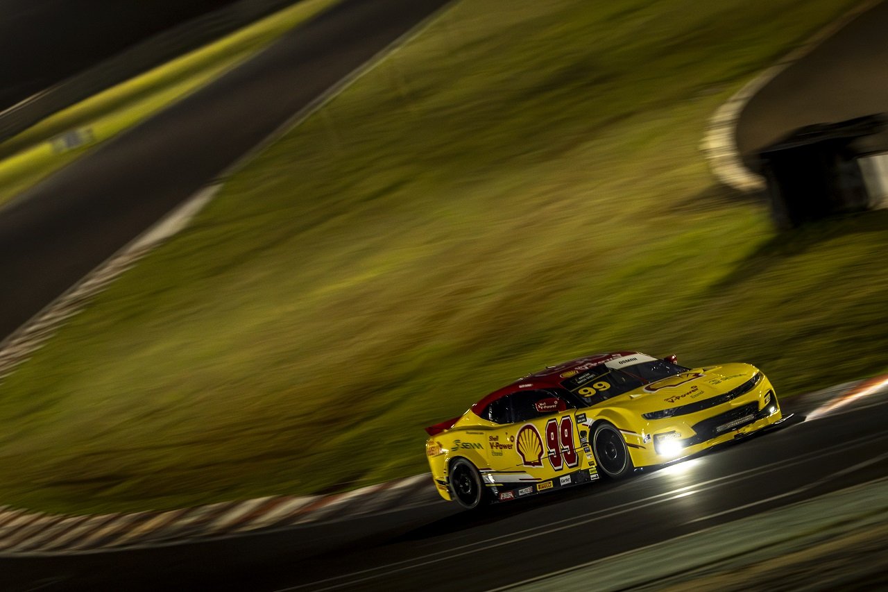 Veja como foi a inédita prova noturna da Nascar no Paraná