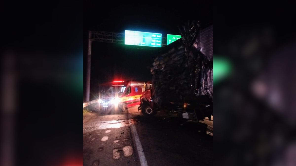 Acidente com caminhões termina com uma morte e duas crianças resgatadas na BR-280 em SC