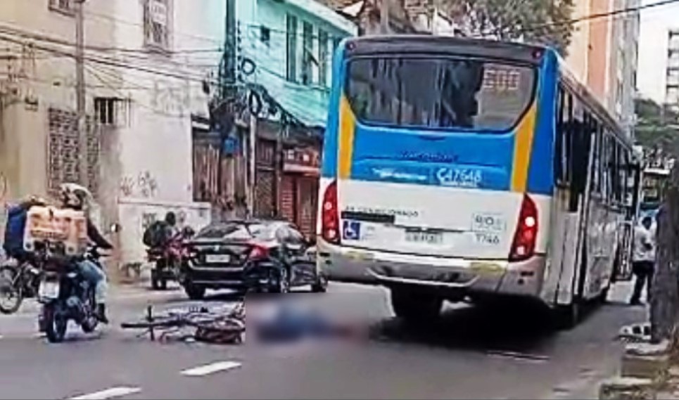 Acidente entre ônibus e bicicleta deixa um morto em Vila Isabel - Grande Tijuca.