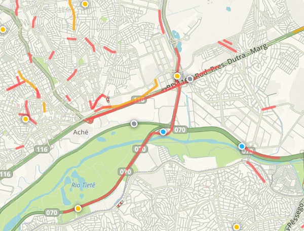 Acidente envolvendo três carros trava trânsito no acesso ao Aeroporto de Guarulhos