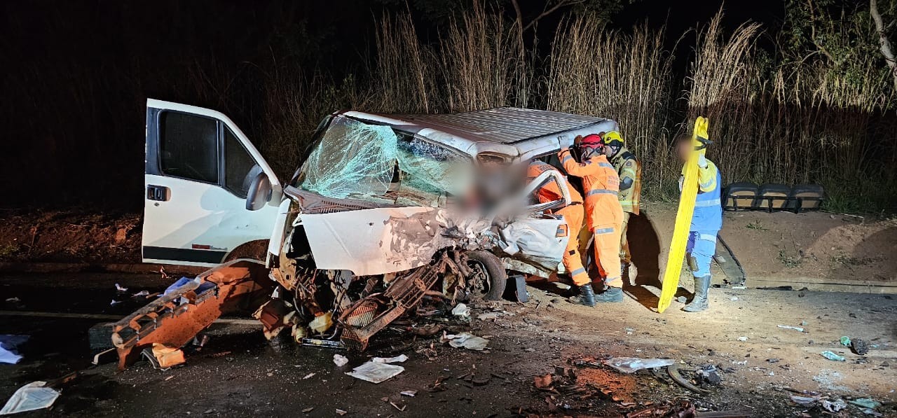 Acidente fatal na BR-452: van voltava de culto em Uberlândia - G1 - Globo