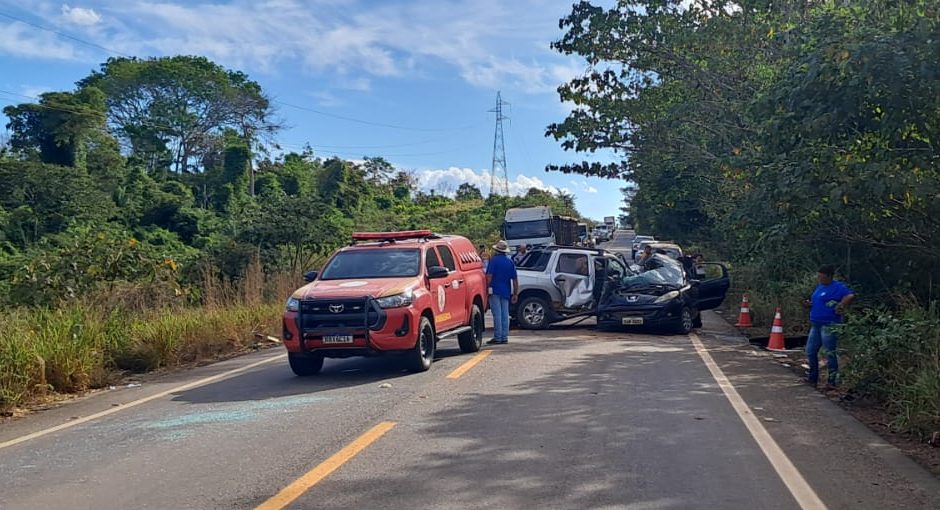 Acidente grave na MT-208 deixa pelo menos três mortos, confirma Polícia Militar