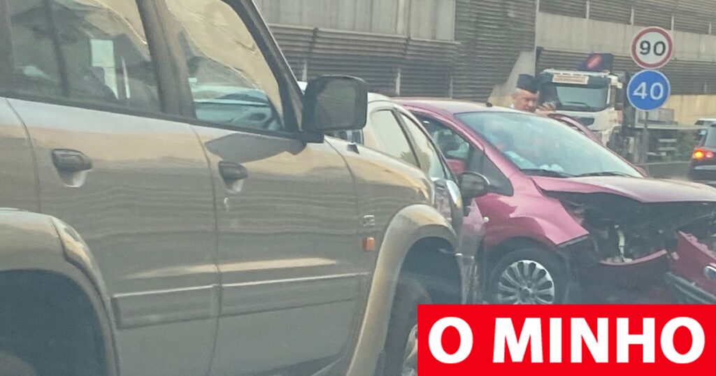 Acidente no túnel da Estação provoca caos no trânsito em Braga
