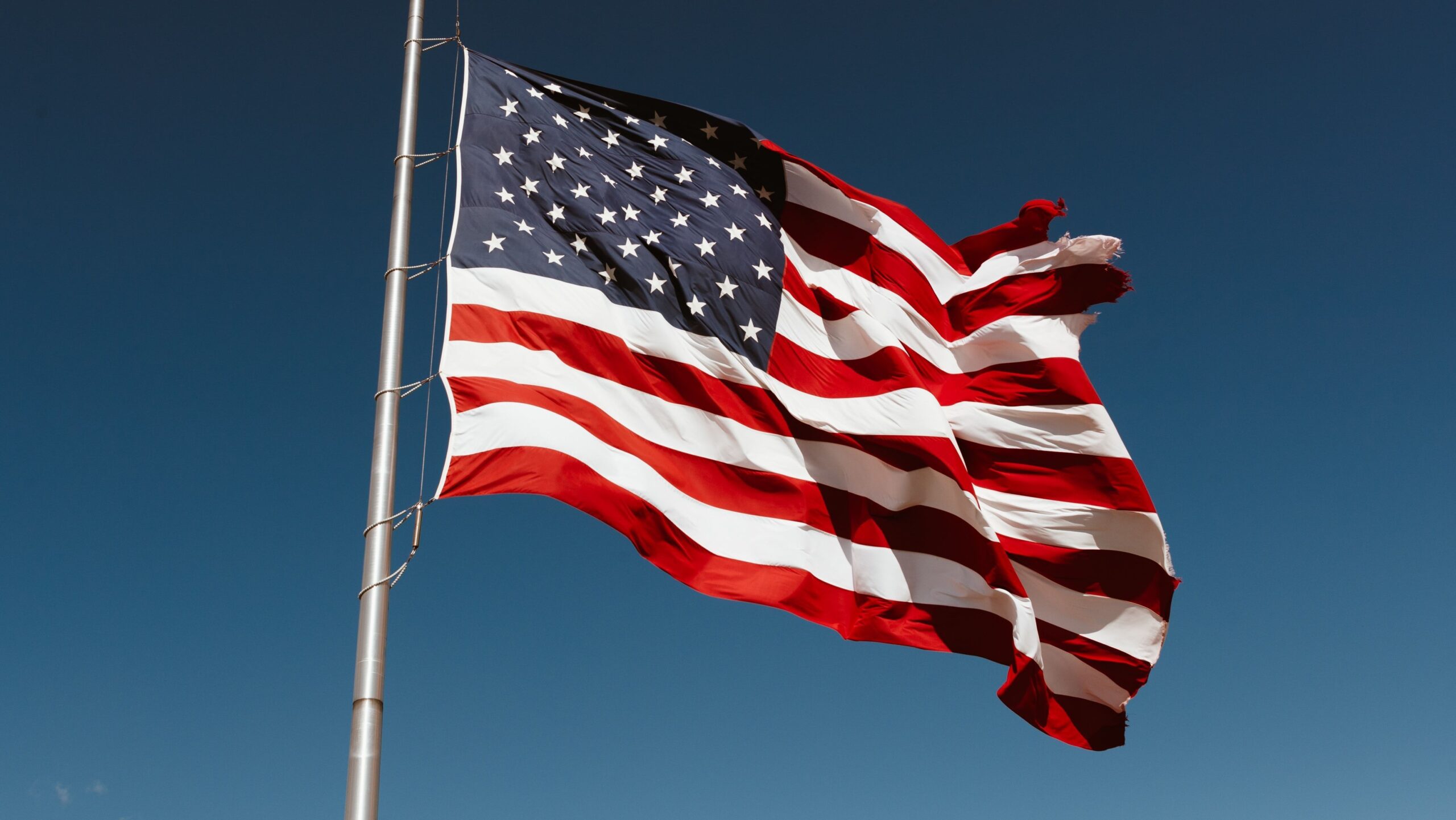 Lucas Lima posta foto com Theo, filho com Sandy, para celebrar Dia dos Pais