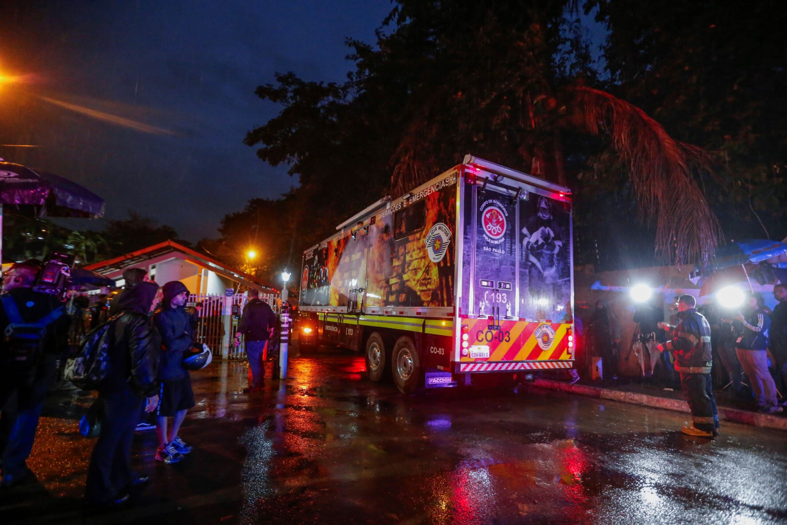 “Bastante gelo”, disse copiloto dois minutos e meio antes de queda de avião