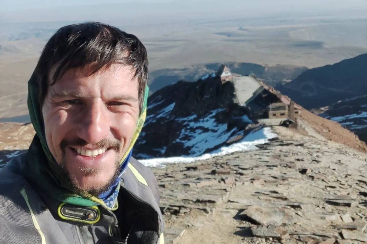 Chile: Alex Tibola e tia morrem em acidente de moto - 11/08/2025 - Cotidiano