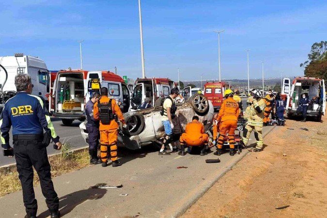 Capotagem na BR-020, descida do Colorado, deixa seis feridos - (crédito: Ed Aves/CB/D.A Pres)