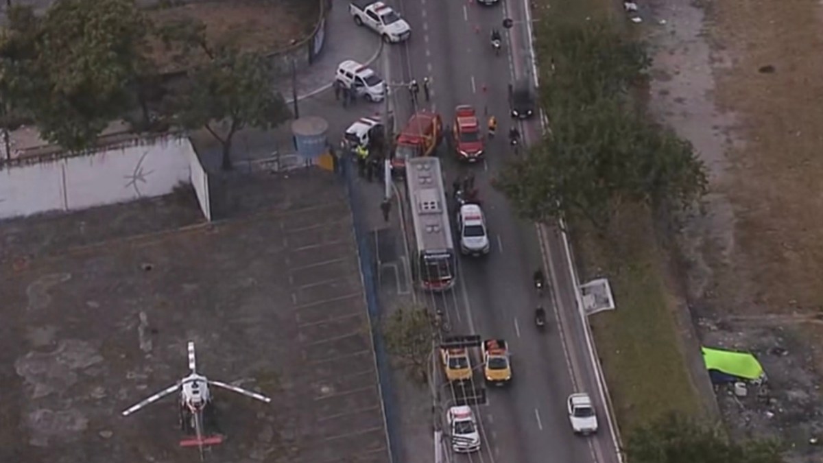 Grave acidente entre ônibus e moto na Av. Aricanduva, Zona Leste de SP, causa trânsito intenso na manhã desta quinta (14)
