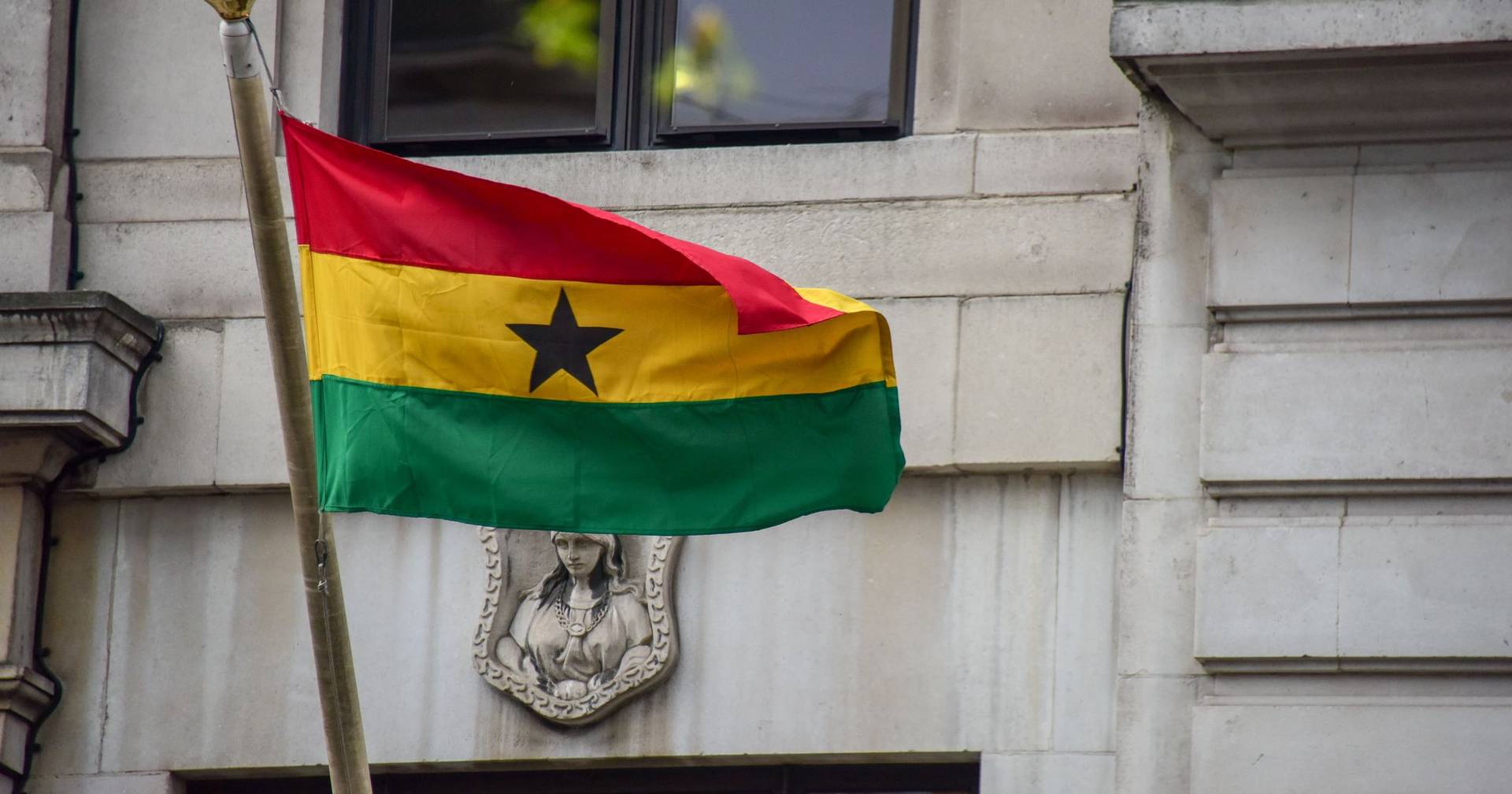 Ministros da Defesa e do Ambiente do Gana morrem num acidente de helicópetro