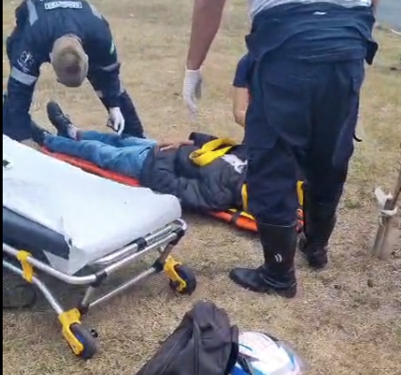 Motociclista fica ferido em acidente em rotatória de Artur Nogueira