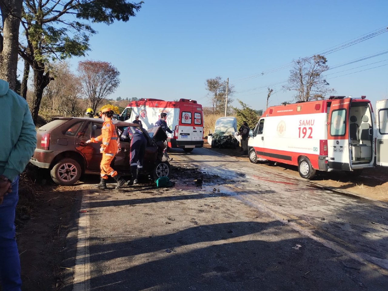 Mulher morre em acidente na Grande BH; outras quatros pessoas ficam feridas - G1 - Globo