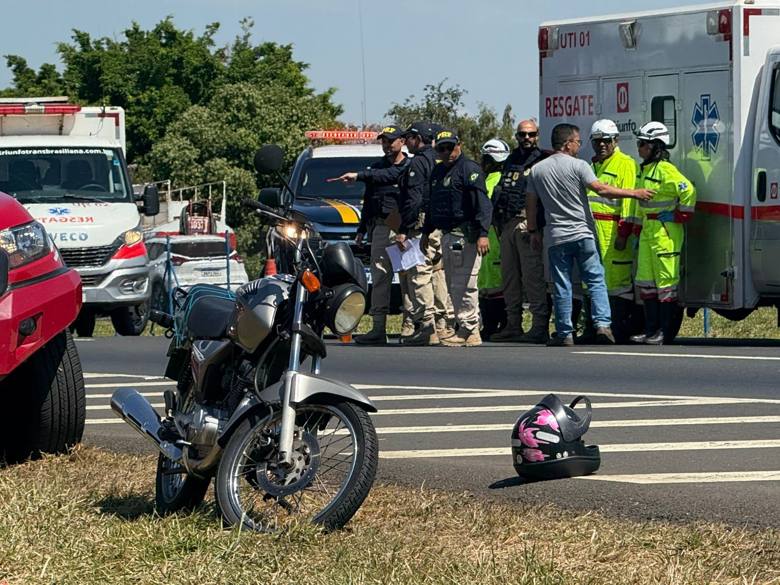 Passageira morre em acidente entre duas motos na BR-153