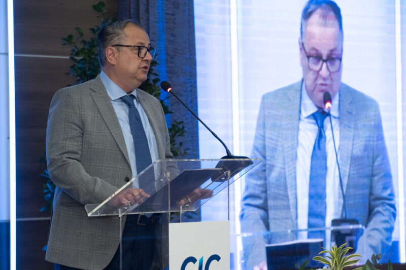 Soprano festeja 70 anos durante reunião-calmoço da cic caxias com palestra sobre esg-o farroupilhha