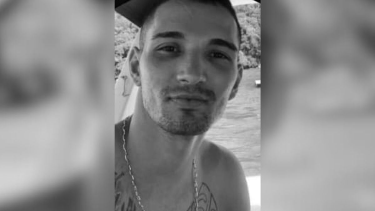 Acidente com carreta deixa motociclista morto em rua de Joinville