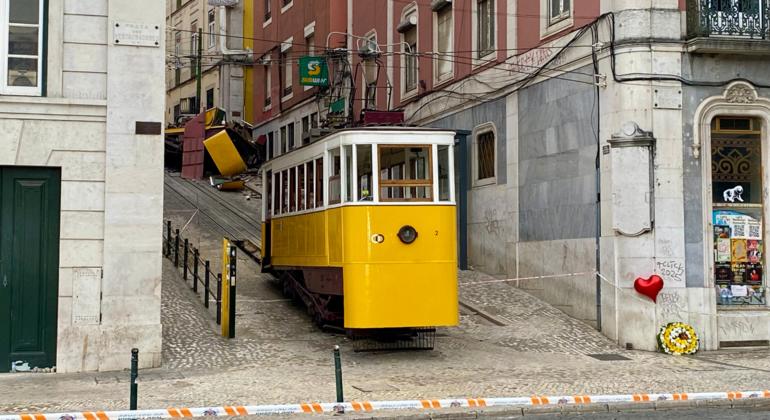 Acidente com funicular centenário faz 16 mortos em Lisboa
