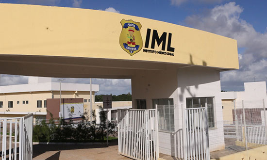 Acidente entre caminhão e veículo deixa uma pessoa morta na BR-101