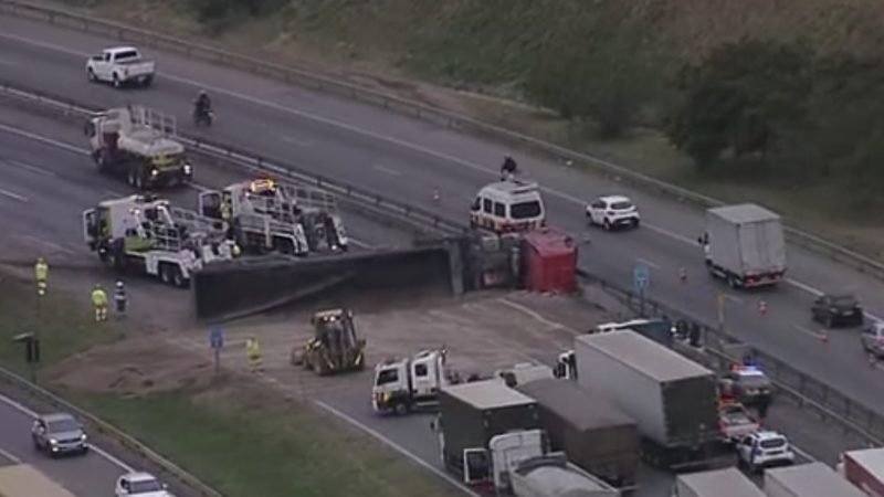 Acidente entre carretas gera congestionamento intenso no Rodoanel na manhã desta quinta-feira (18)