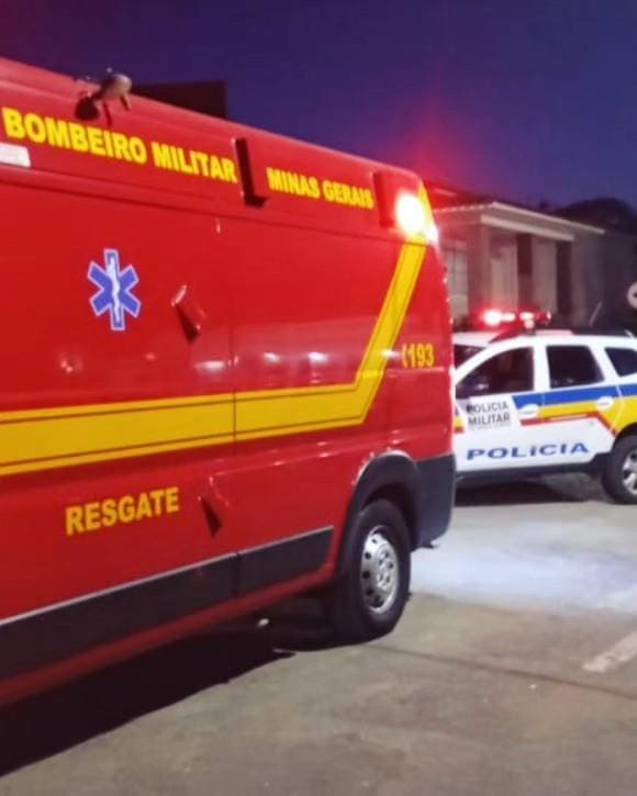 Acidente entre ônibus de turismo e caminhão deixa feridos em MG