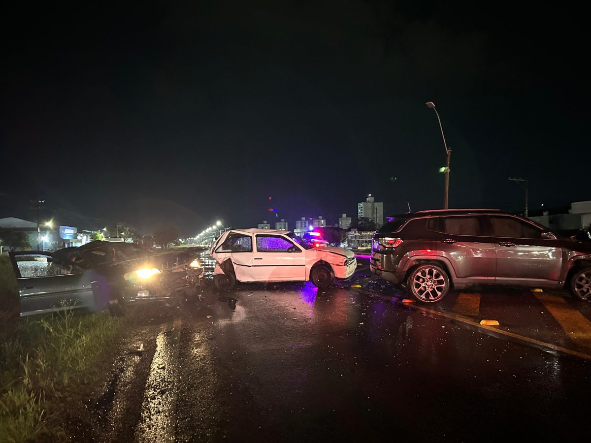 Acidente entre quatro veículos deixa um morto em Santa Cruz