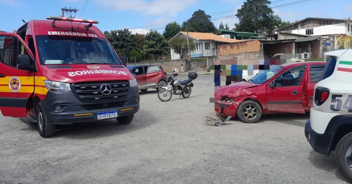 Acidente envolvendo ambulância e dois carros mobiliza bombeiros no Planalto Norte | RWTV