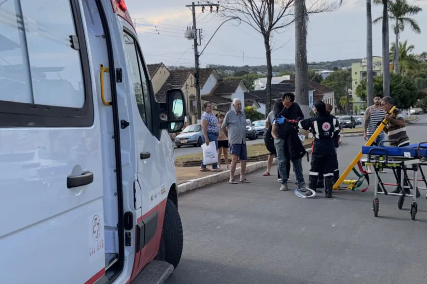 Acidente na avenida Dr. Olinto Fonseca em Arcos