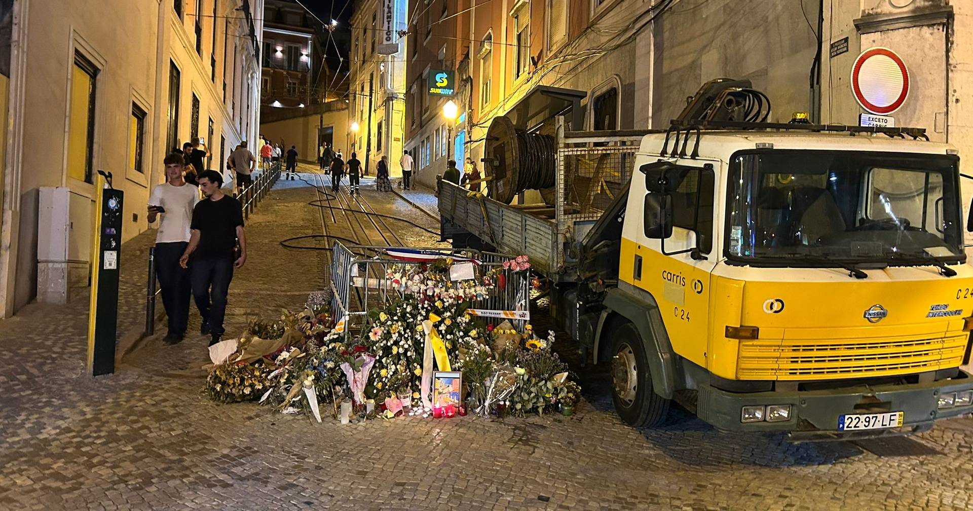 Autoridades regressam ao local do acidente do Elevador da Glória para novas perícias