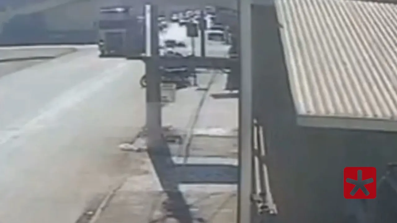 Câmera de segurança registra acidente que matou motociclista em Patos de Minas