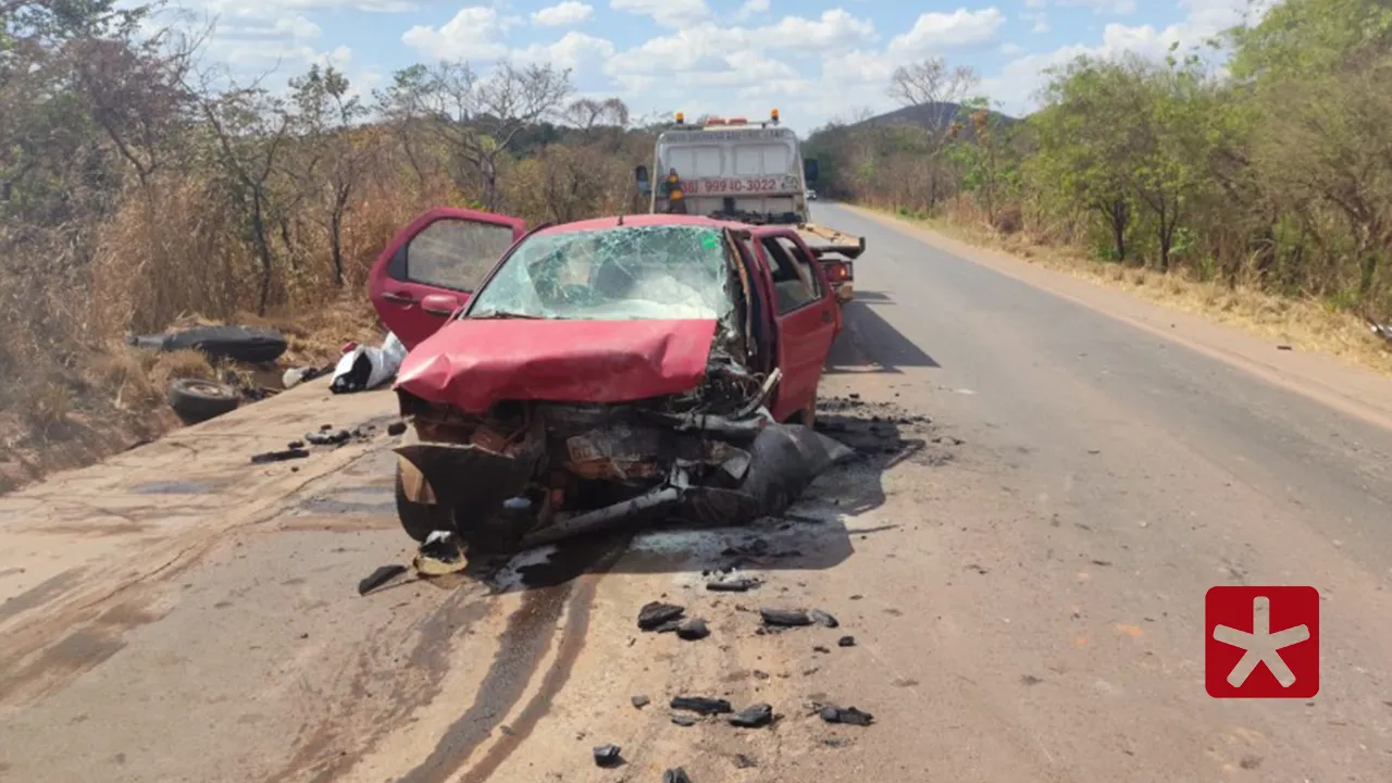 Cinco pessoas ficam feridas em acidente envolvendo dois veículos