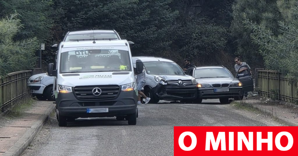 Derrame de combustível provoca acidente e corta estrada em Barcelos