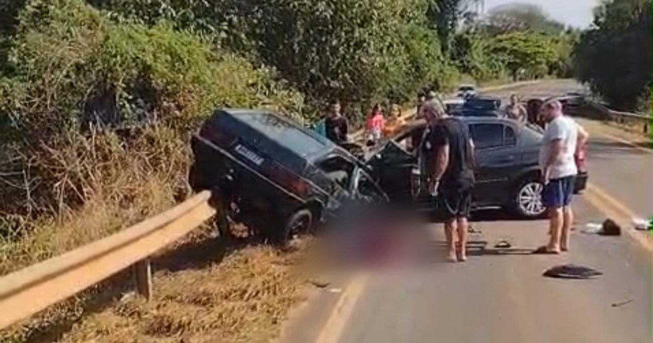 Duas pessoas morrem e outras duas ficam feridas após grave acidente na rodovia Maurício Goulart em Mendonça (SP)
