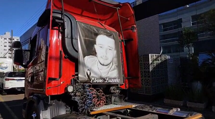 Grande comoção marca despedida de caminhoneiro chapecoense que morreu em acidente em MG