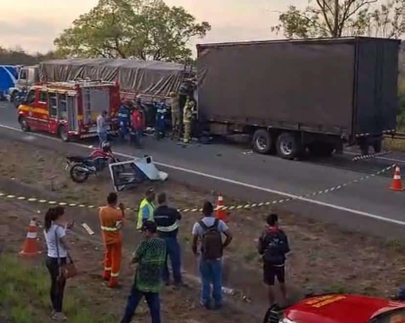 Grave acidente com veículos de carga interdita BR-262 entre BR-381 e Juatuba; veja o vídeo - Portal G37