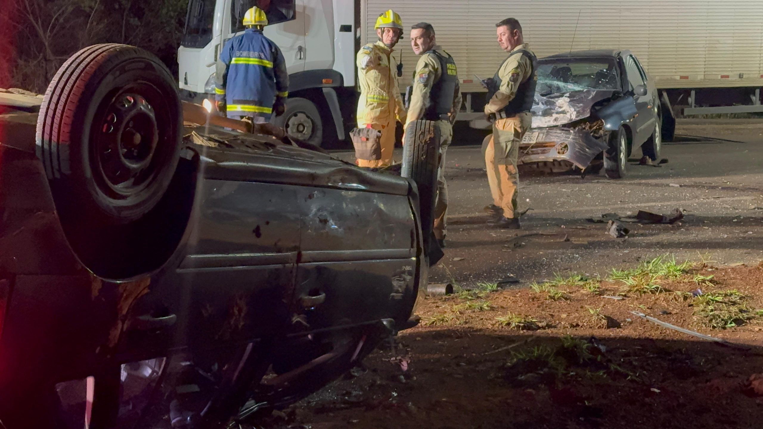 Grave acidente envolve dois automóveis na Santa Bárbara
