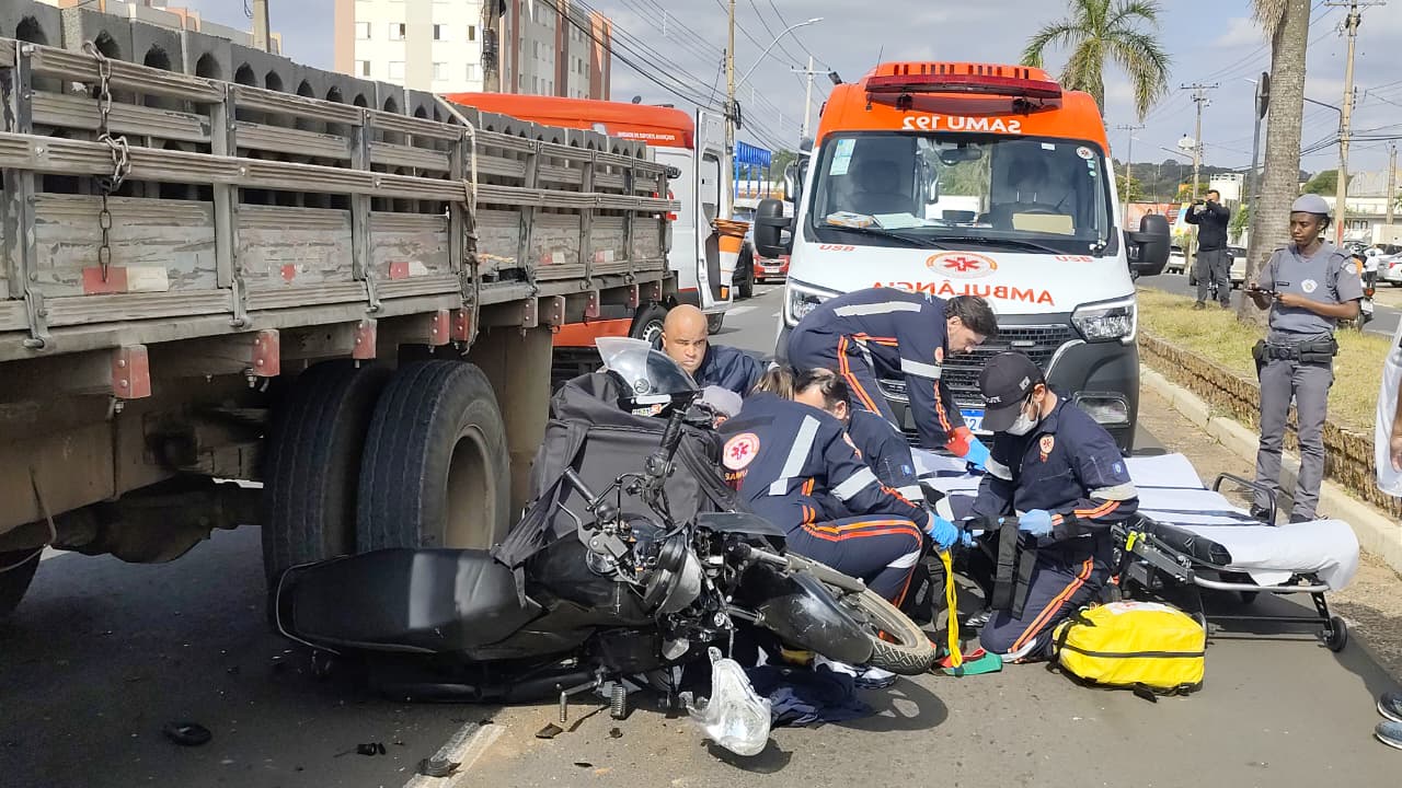 Motociclista sofre grave acidente na Getúlio Vargas