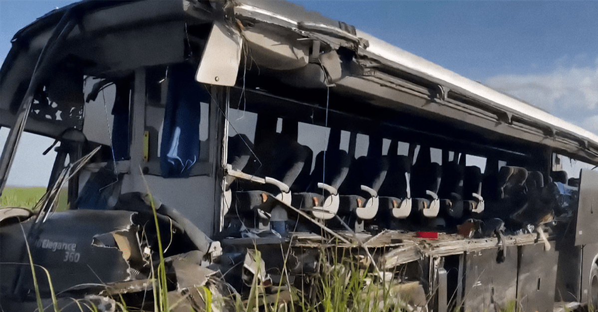 Motorista que fugiu após acidente com 12 estudantes mortos é condenado