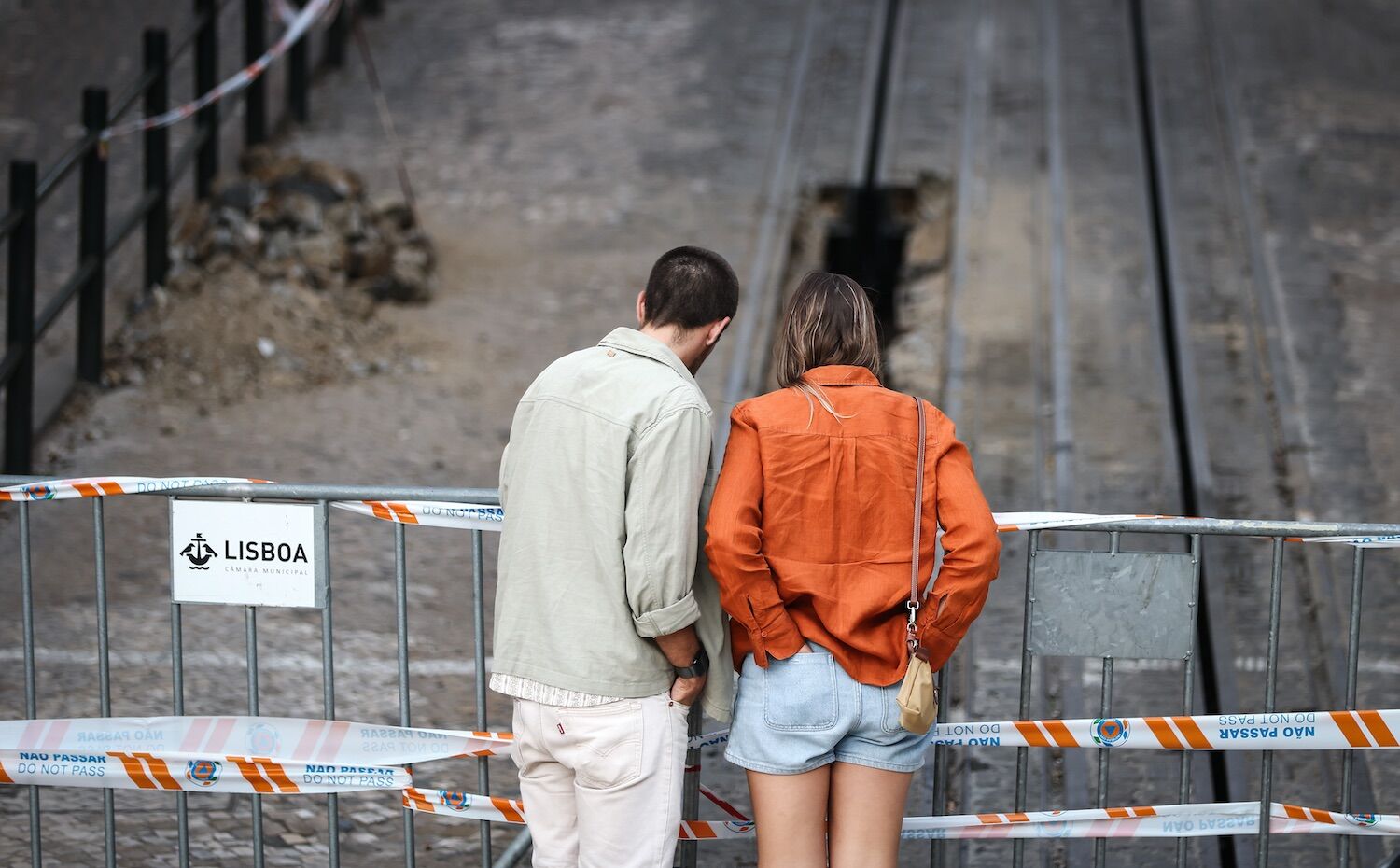 Pais do menino alemão ferido no acidente do Elevador da Glória tiveram alta
