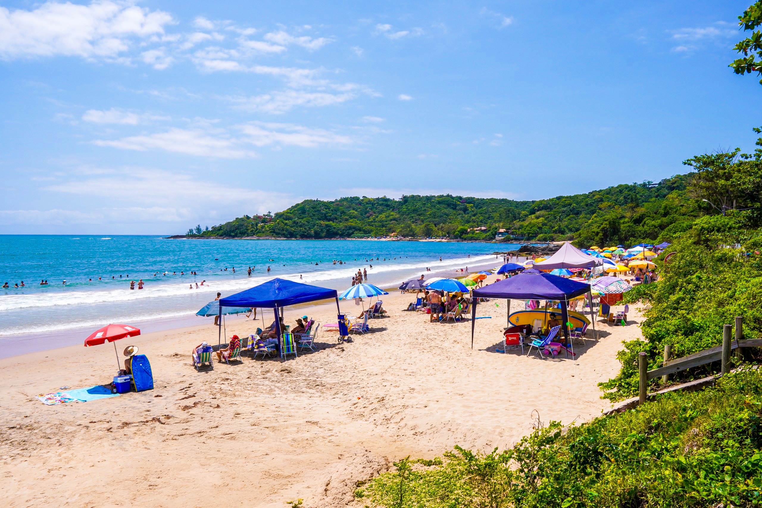 Prefeitura de Penha lança edital para regulamentação do comércio ambulante nas praias na temporada de verão 2025/2026
