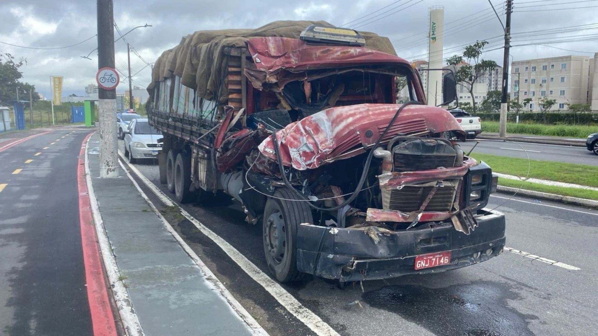 Uma pessoa morre e outras 4 ficam feridas em acidente com ônibus na Serra - G1 - Globo