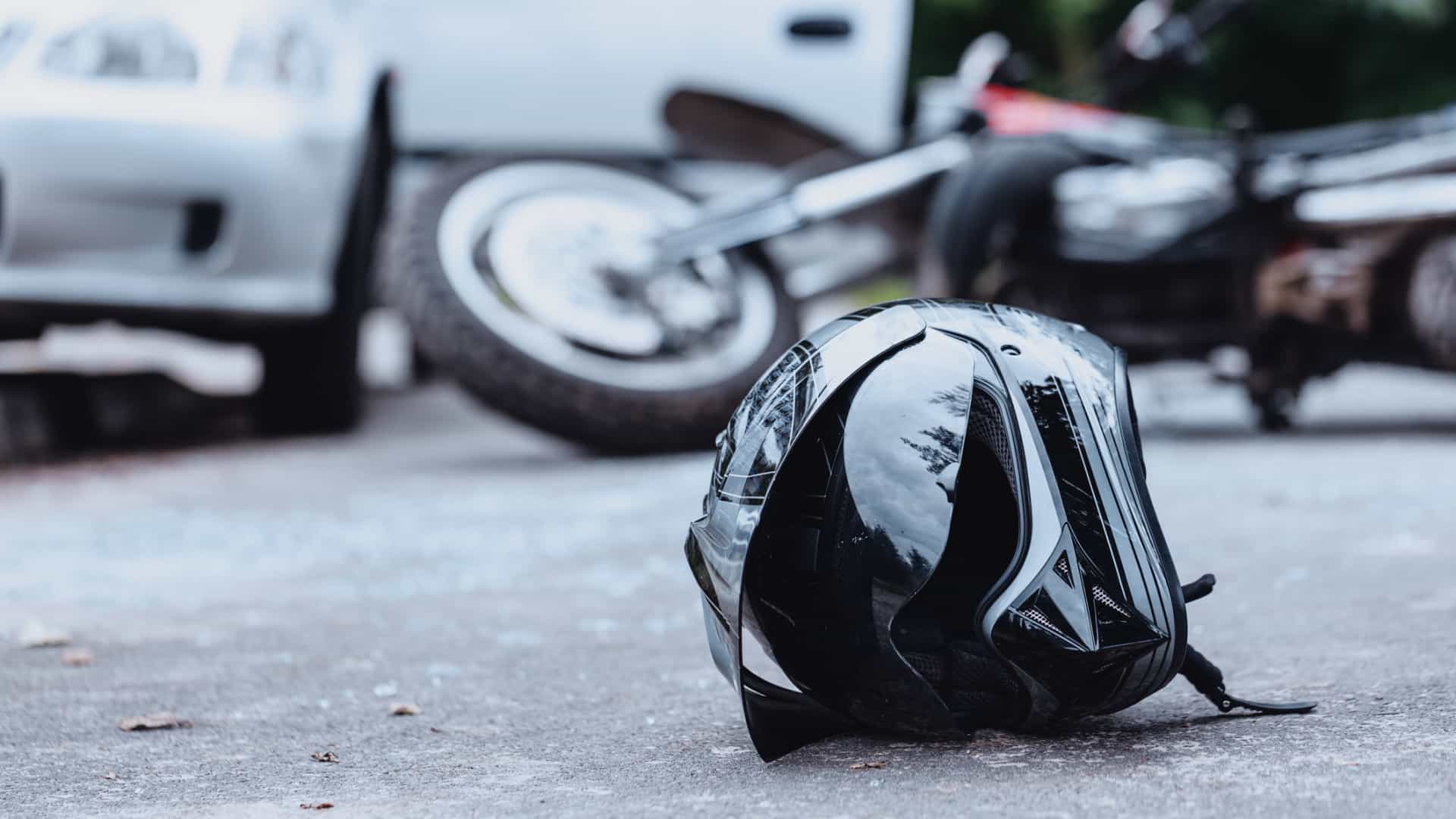 Uma vítima mortal e um ferido grave após despiste de motociclos na A1