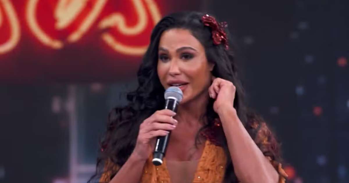Veja o momento em que Gracyanne Barbosa sofre acidente ao vivo