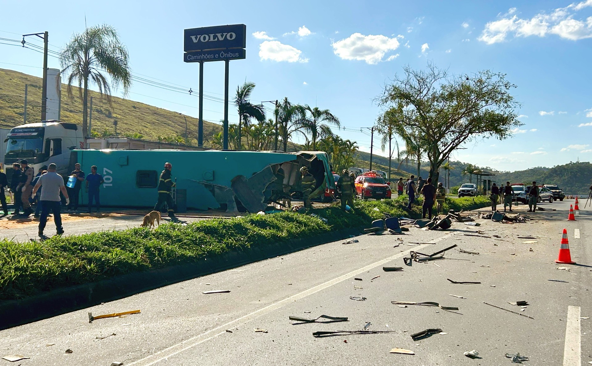 Veja vídeo de acidente entre ônibus que deixou 4 mortos e 31 feridos na BR-040 - G1