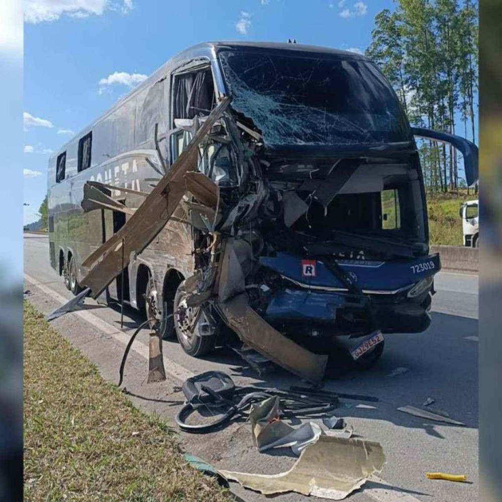 vítimas foram projetadas para fora do veículo