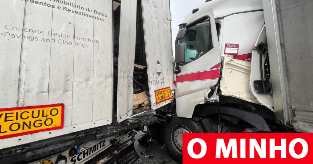 Acidente com dois camiões corta A3