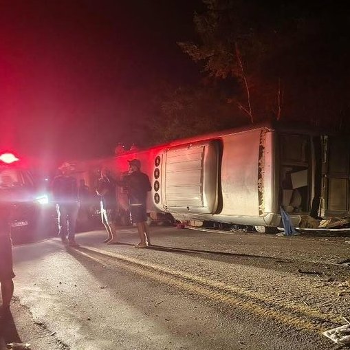 Acidente com ônibus de turismo deixa mortos em Pernambuco