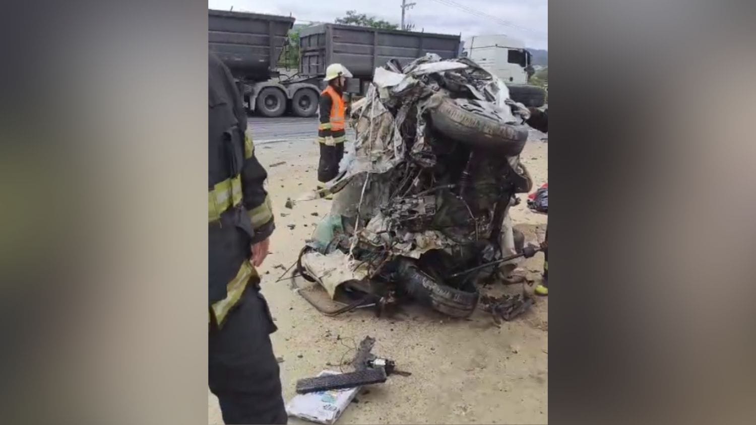 Acidente entre carros e caminhão mata um e deixa dois feridos na BR-470 em Indaial