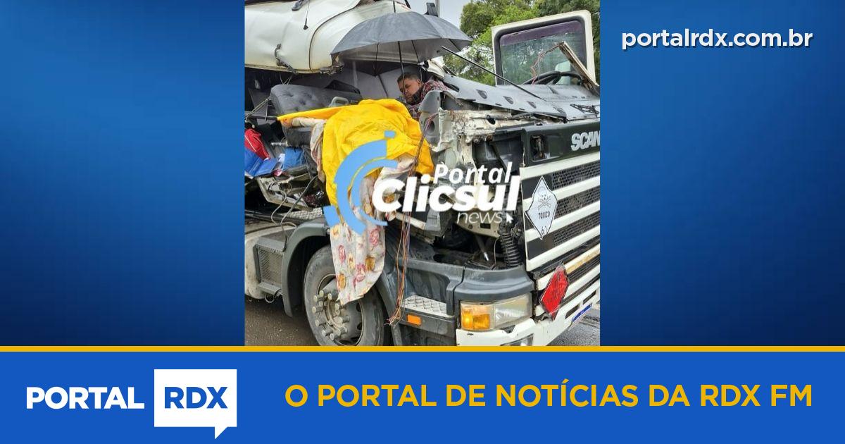 Bebê de oito meses morre após grave acidente entre caminhões na BR-476 em São Mateus do Sul