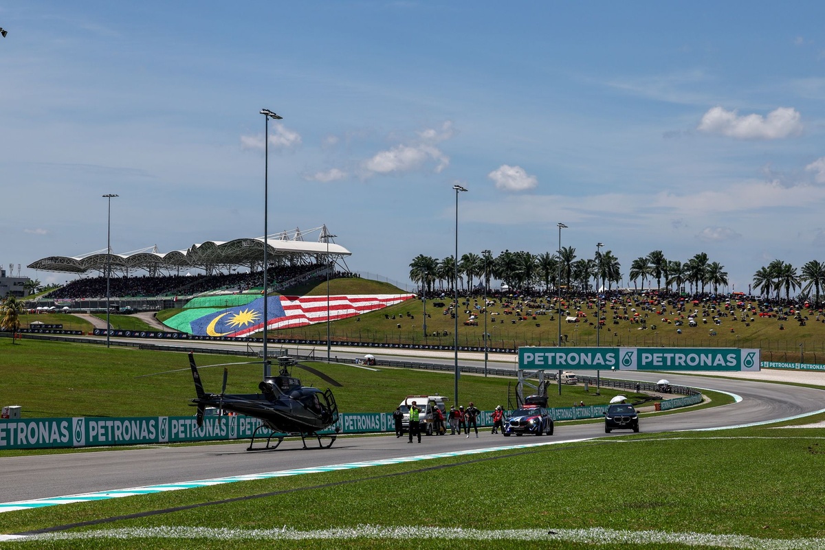 Diretor médico da MotoGP atualiza estado de piloto da Moto3