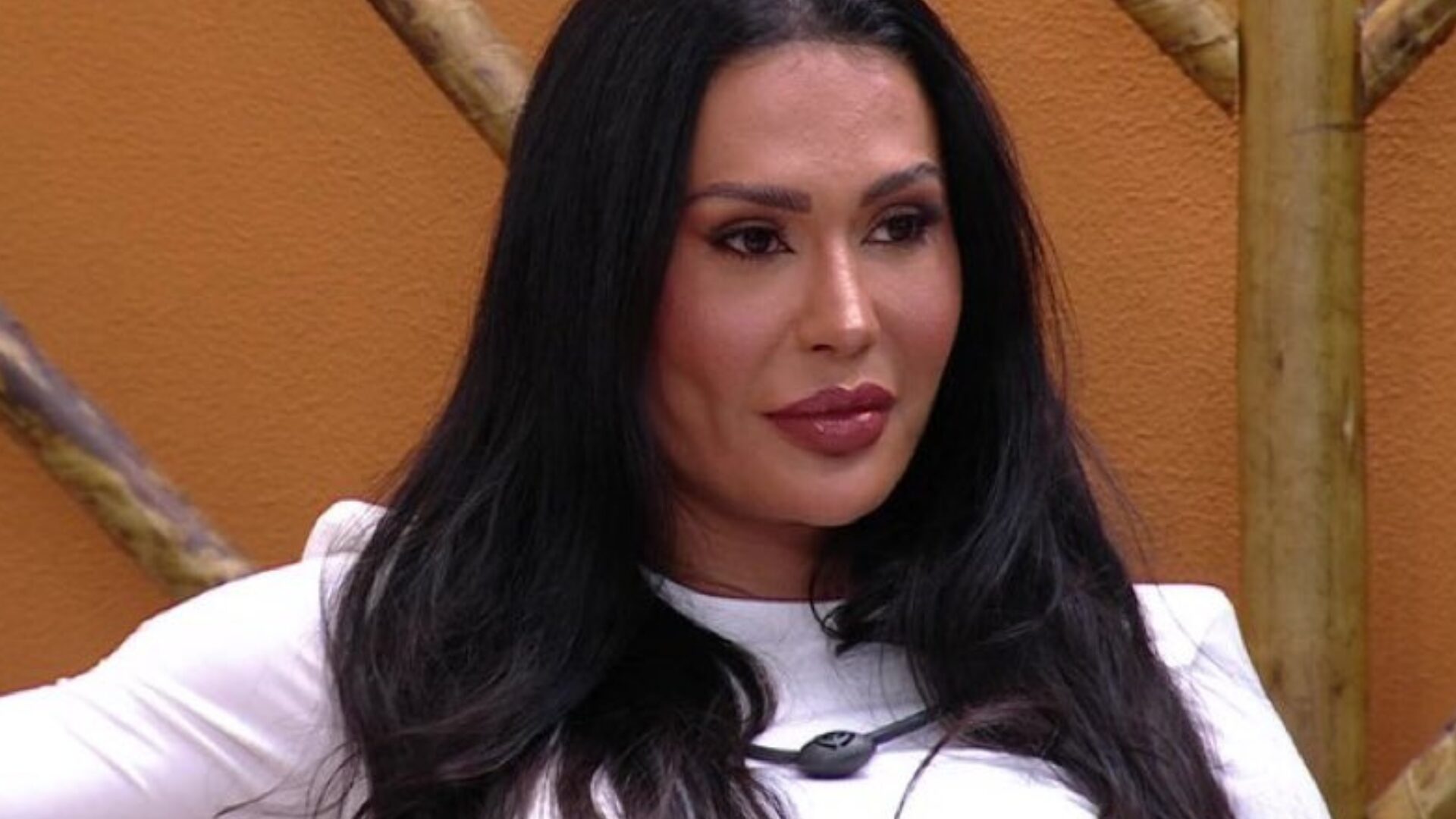 Em cama de hospital, Gracyanne faz desabafo sobre acidente grave