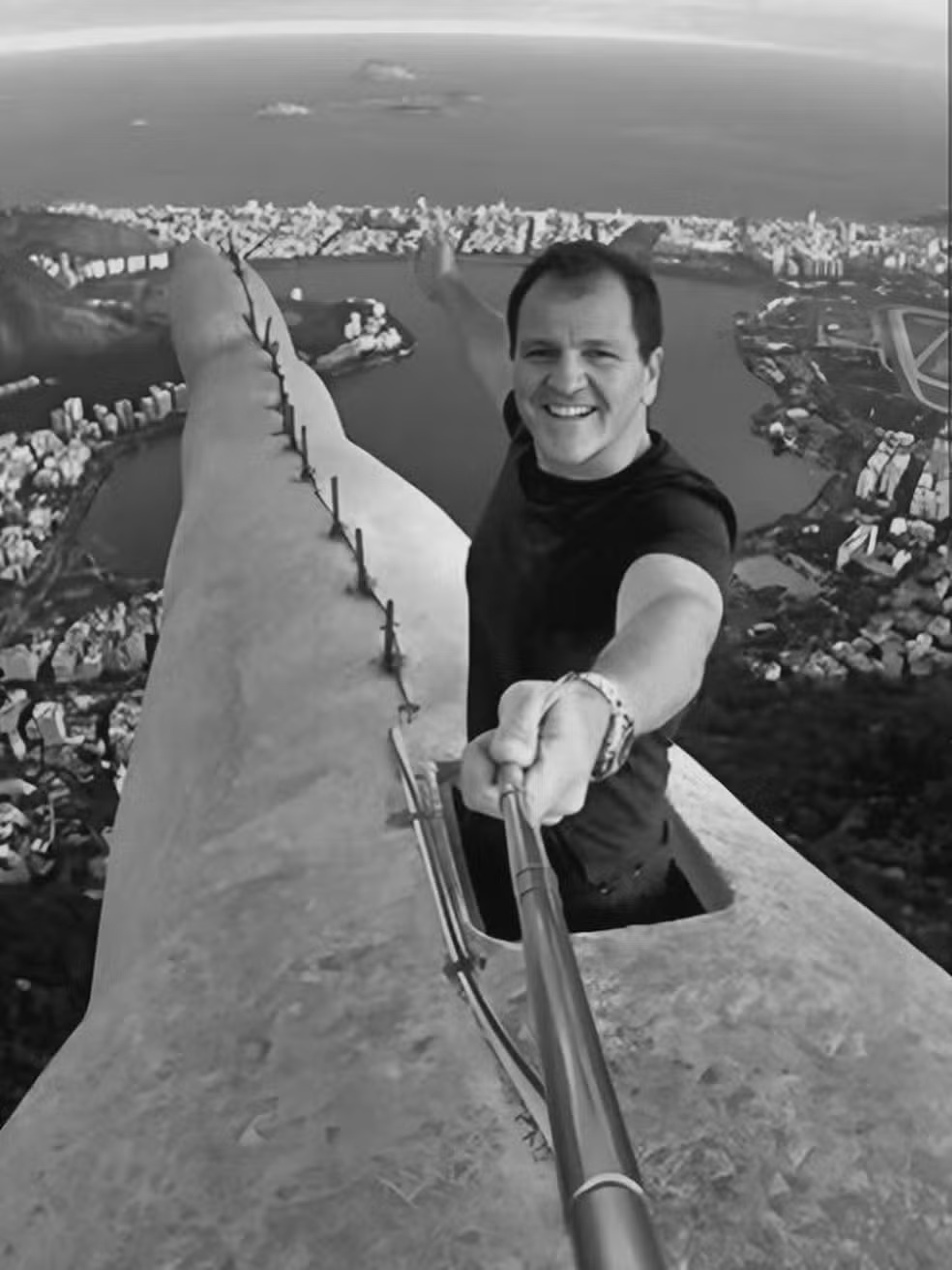 Empresário Alexandre Carvalho é sepultado no Rio de Janeiro após acidente doméstico